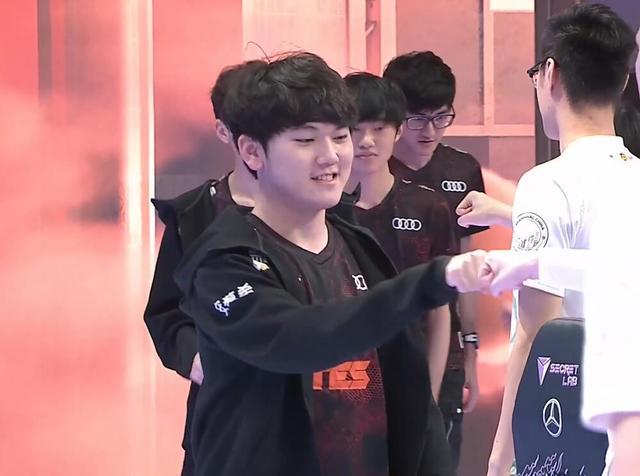 Peanut：新赛季最期待Zeus，他可以为我们做更多事情